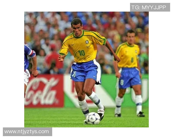 巴西足球传奇人物揭秘：那些年我们追逐的足球明星们